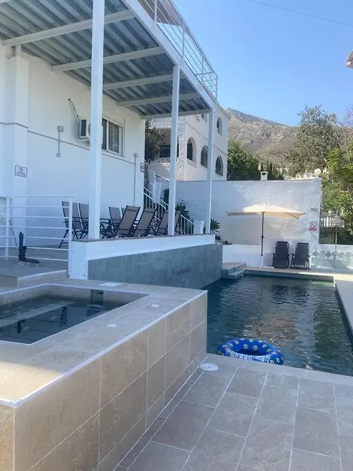 בנאלמדנה Apartment D With Heated Swimming Pool, Jacuzzi, Waterfall, Heating Is Extra
