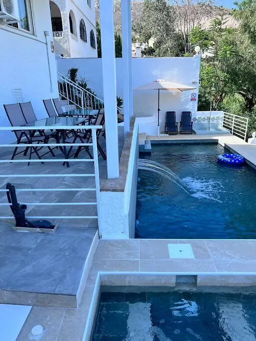 Apartment D With Heated Swimming Pool, Jacuzzi, Waterfall, Heating Is Extra Benalmadena
