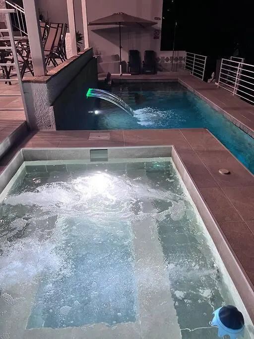 Apartment D With Heated Swimming Pool, Jacuzzi, Waterfall, Heating Is Extra Benalmadena